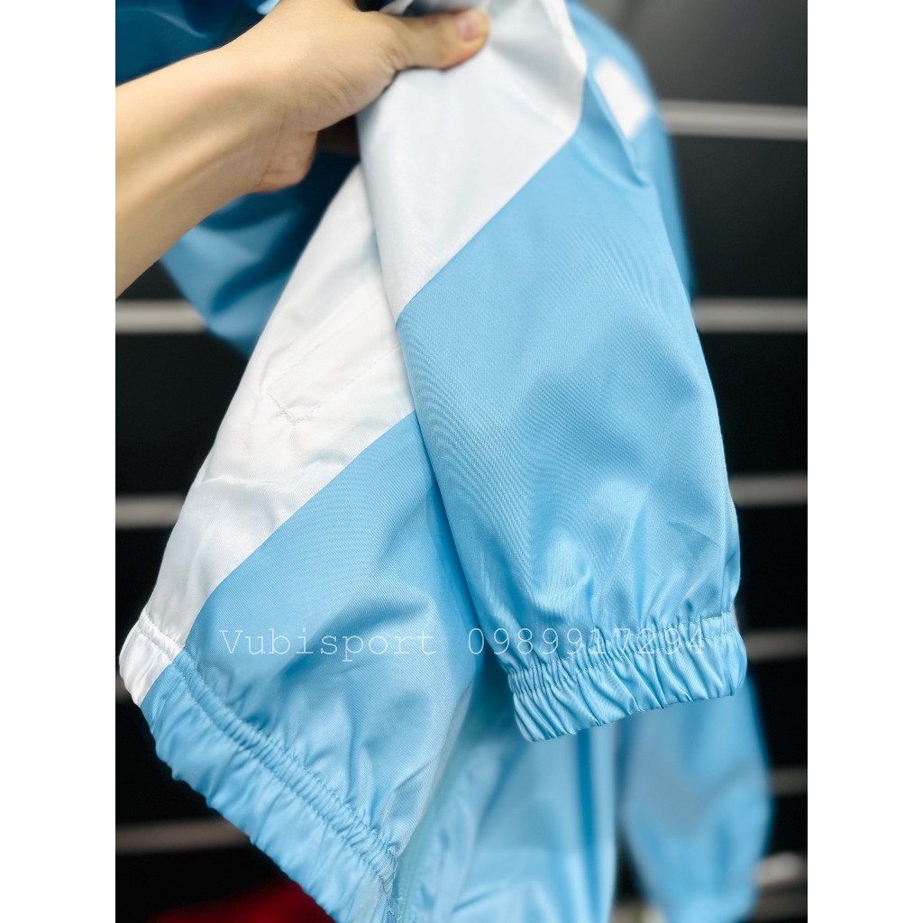 Áo gió thể thao các clb Manchester city màu xanh thể thao 2 lớp có túi mũ liền chống nước