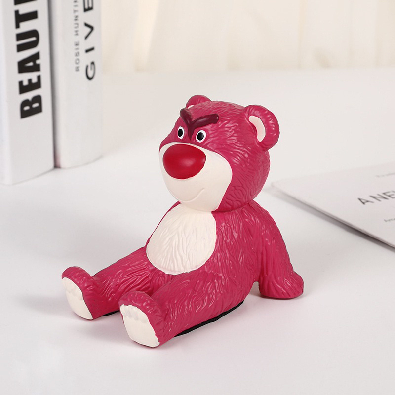 Giá đỡ điện thoại hình chú gấu dâu Lotso để bàn xinh xắn trang trí bàn học, bàn làm việc