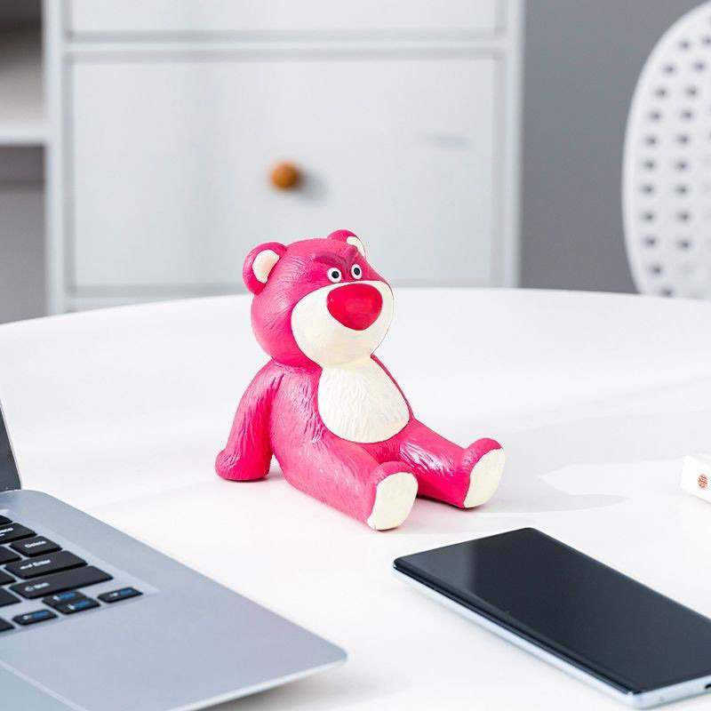Giá đỡ điện thoại hình chú gấu dâu Lotso để bàn xinh xắn trang trí bàn học, bàn làm việc