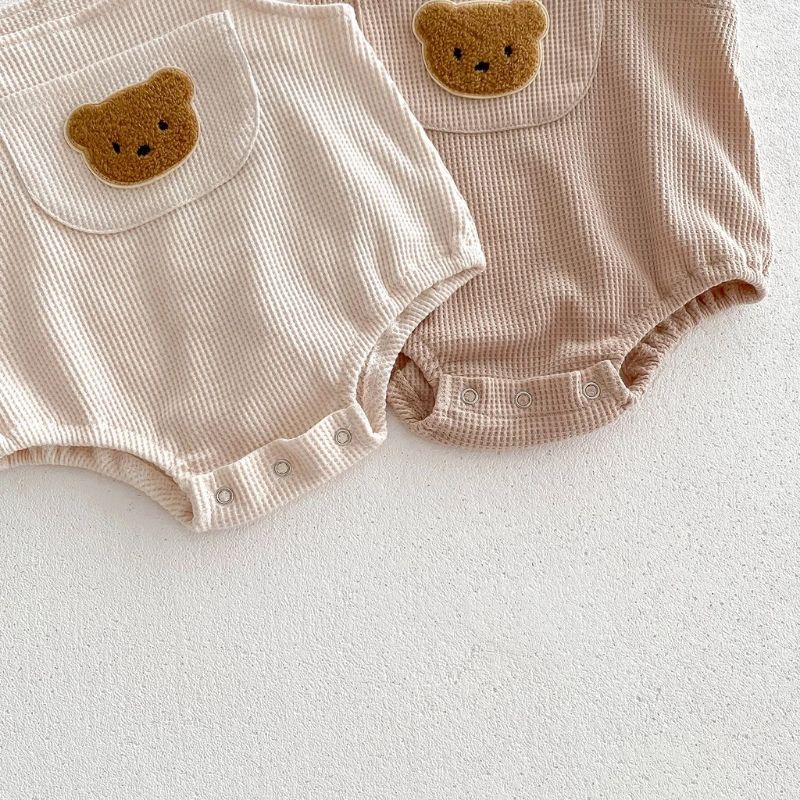 Set bodysuit thun tổ ong đính gấu kèm áo cho bé