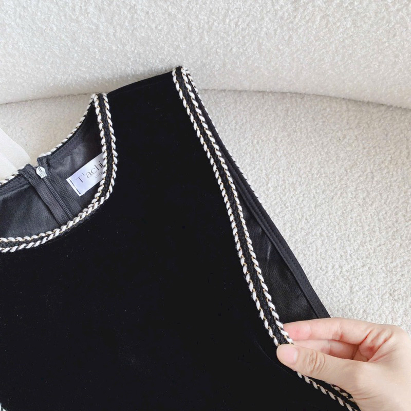 SET YẾM ĐEN VIỀN KÈM SƠ MI VOAN NUDE