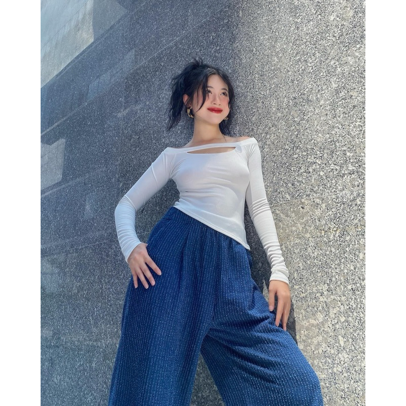 Áo  thun tay dài trễ vai nhúng eo phối quần dài jean ống rộng