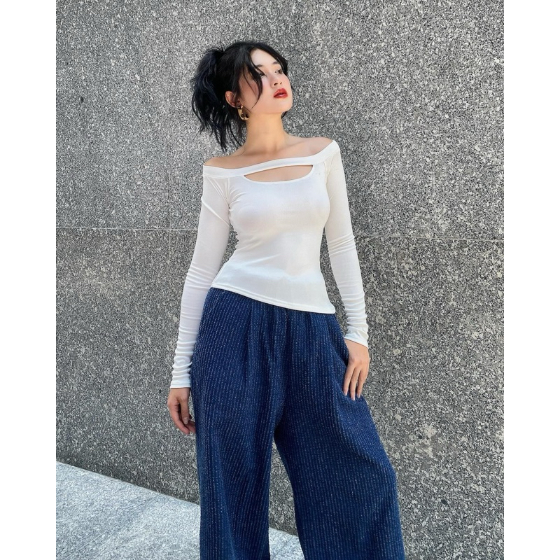 Áo  thun tay dài trễ vai nhúng eo phối quần dài jean ống rộng