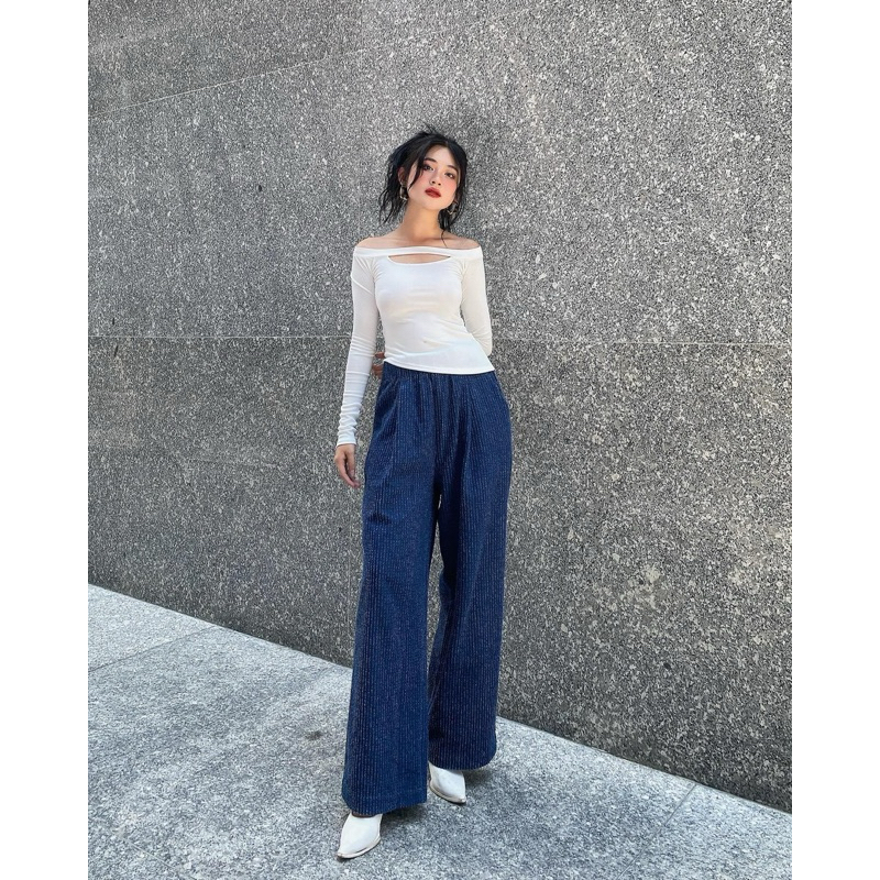 Áo  thun tay dài trễ vai nhúng eo phối quần dài jean ống rộng