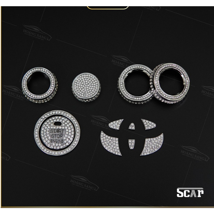 Đính đá nội thất xe Toyota Camry, chất liệu đá cao cấp Swarovski, mạ viền crom sang trọng