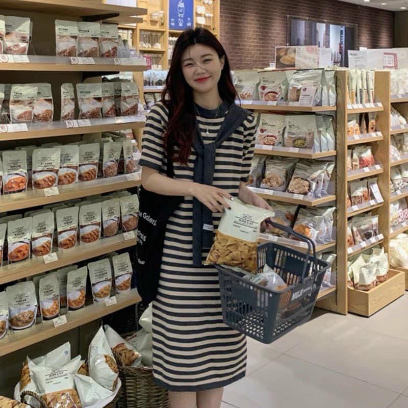 VÁY LEN KẺ DÁNG SUÔNG KÈM KHĂN