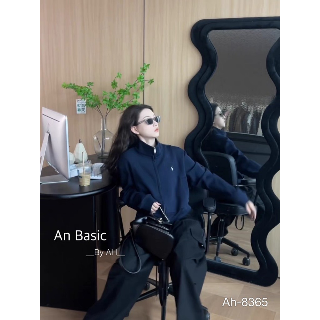 Áo khoác nỉ kéo khóa cổ cao thêu logo - Retrostyle.vn - Aonitheungua8365_P4K2