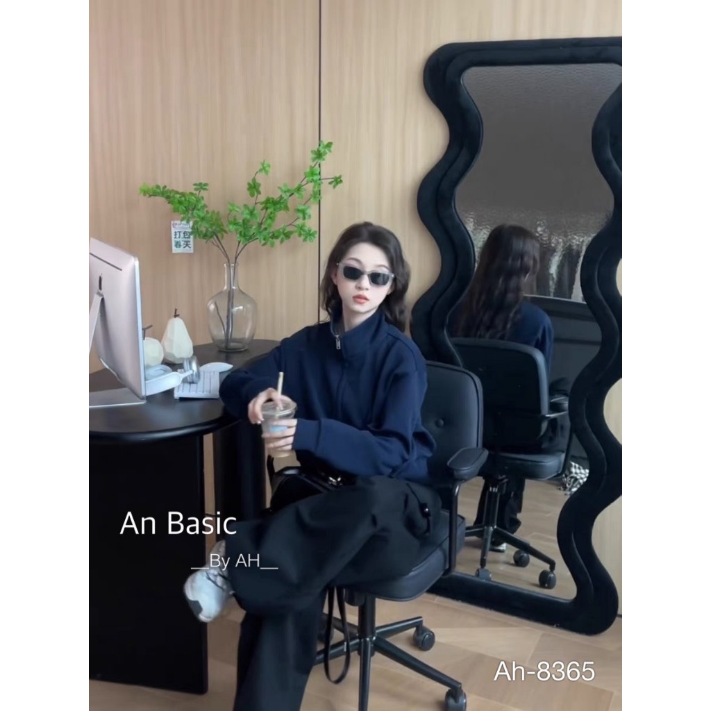 Áo khoác nỉ kéo khóa cổ cao thêu logo - Retrostyle.vn - Aonitheungua8365_P4K2