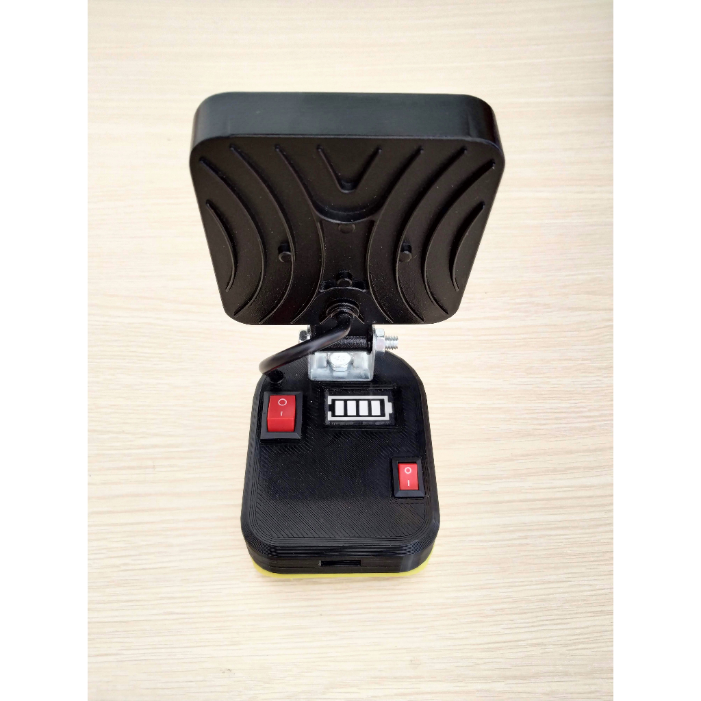 Đèn siêu sáng Dewalt có USB QC3.0 sạc nhanh