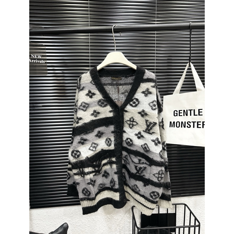 Cardigan + áo len cổ tròn pha lem eo vì QC