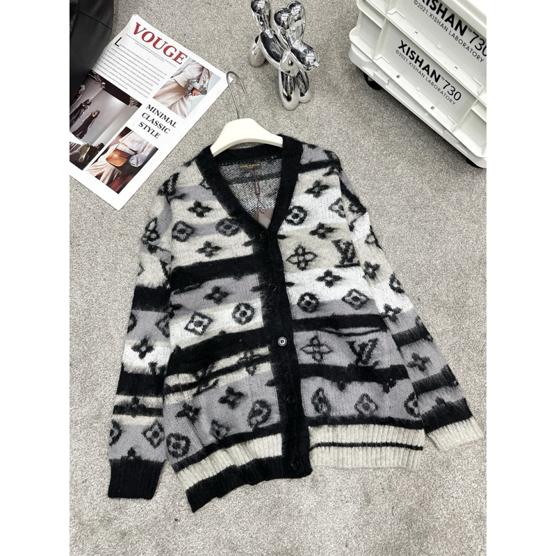 Cardigan + áo len cổ tròn pha lem eo vì QC