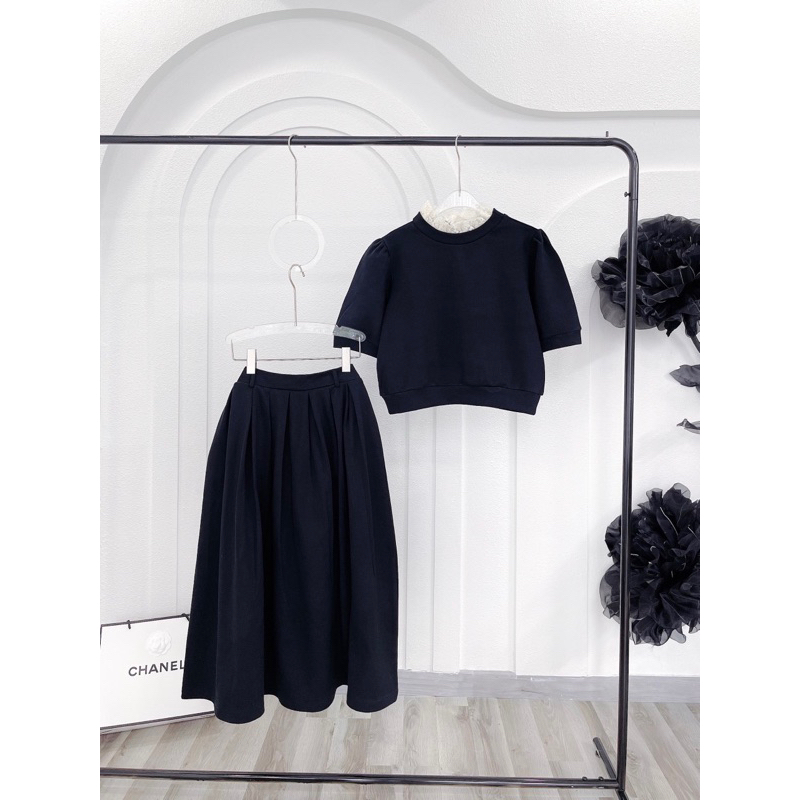 SET ÁO ĐEN CỔ VEST CHÂN VÁY DÀI