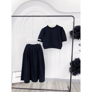 SET ÁO ĐEN CỔ VEST CHÂN VÁY DÀI