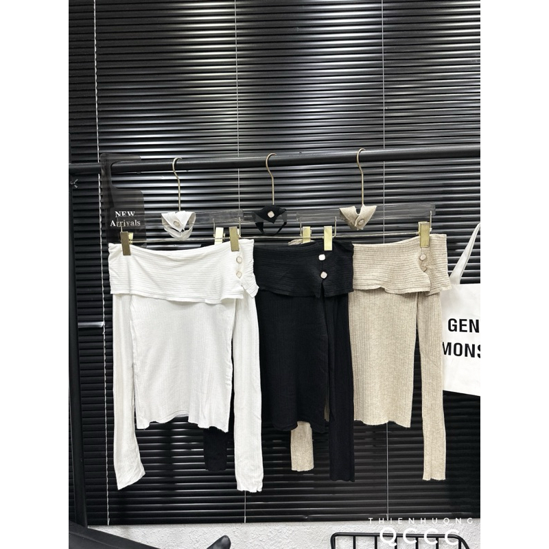 Áo len trễ vai kèm choker QC