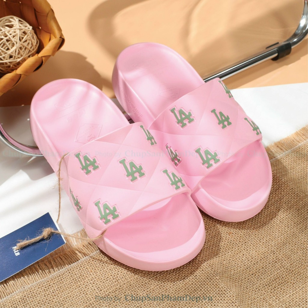 Dép quai ngang nữ MLB hot trend 2023