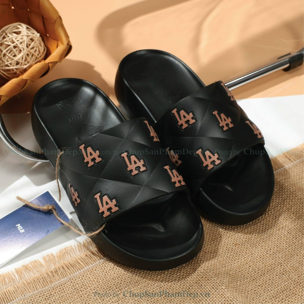 Dép quai ngang nữ MLB hot trend 2023