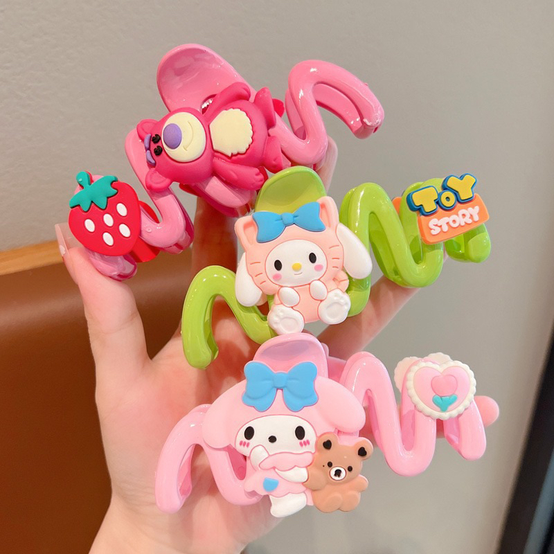 Kẹp Tóc Gợn Sóng Hình Gấu Dâu / Toy Story
