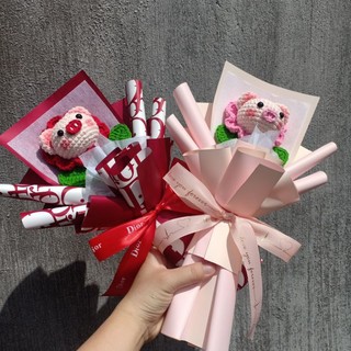 Bó hoa bé heo bằng len gói sẵn như hình
