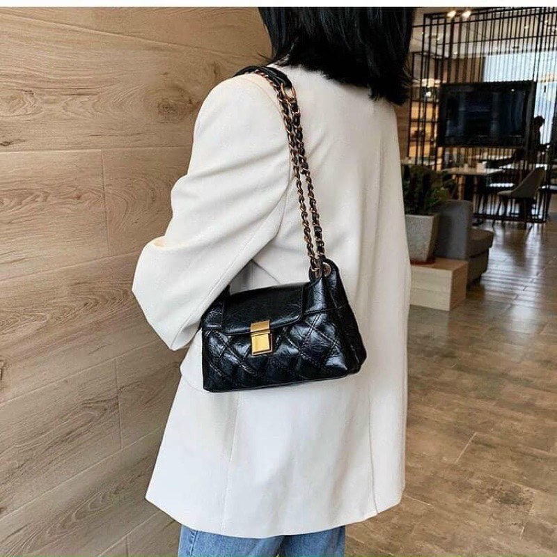 Túi đeo vai đeo chéo nữ khoá vuông trần trám dây da phối xích