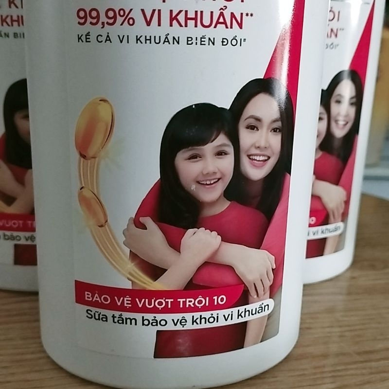 Sữa tắm lifebuoy 1kg bảo vệ và chăm sóc da khỏi vi khuẩn.