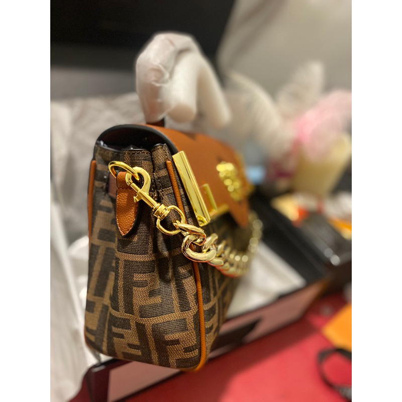 Túi xách hoạ tiết