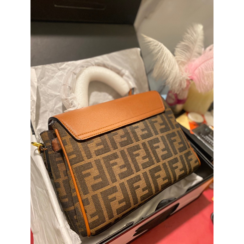 Túi xách hoạ tiết