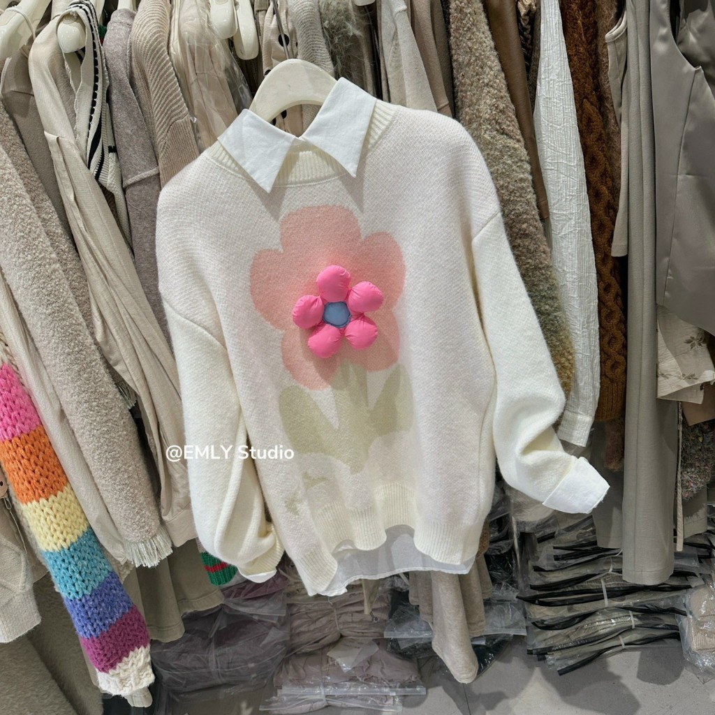 Áo len nữ đẹp không tì vết với tone màu trắng tinh khôi đính hoa ngực tay dài nhanh tay mua ngay nha