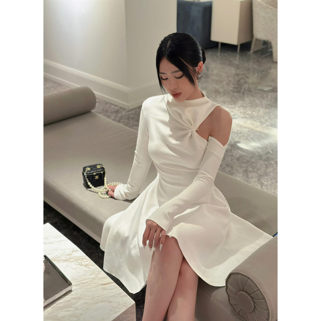 Váy cut-out tay dài 𝐀𝐒𝐇𝐘𝐋𝐄𝐘 chân xoè