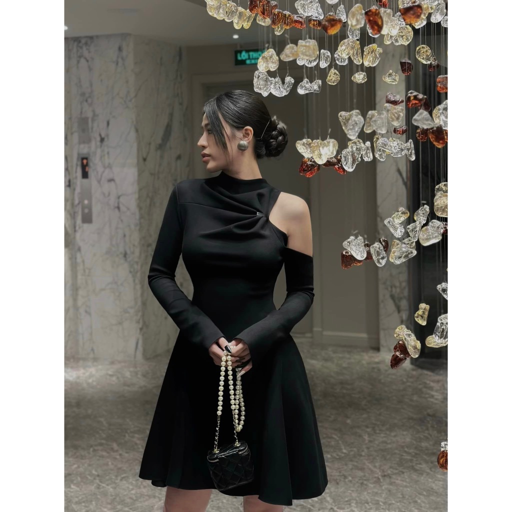Váy cut-out tay dài 𝐀𝐒𝐇𝐘𝐋𝐄𝐘 chân xoè