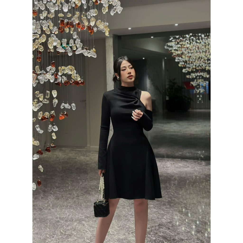 Váy cut-out tay dài 𝐀𝐒𝐇𝐘𝐋𝐄𝐘 chân xoè