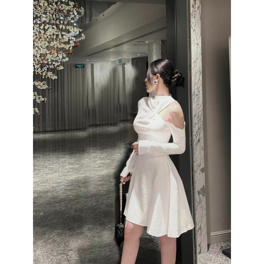 Váy cut-out tay dài 𝐀𝐒𝐇𝐘𝐋𝐄𝐘 chân xoè