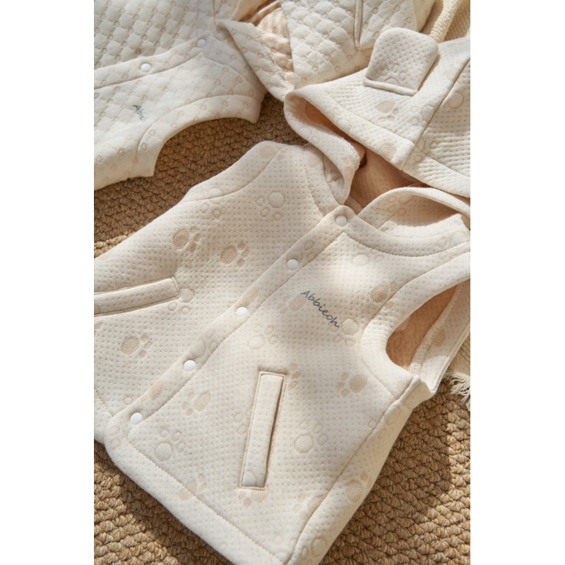 Abbieoh - Áo gile có mũ phối hình