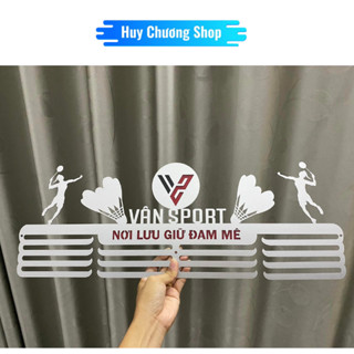 Giá treo huy chương thiết kế theo yêu cầu môn Cầu Lông, làm tên riêng, chất liệu thép không gỉ