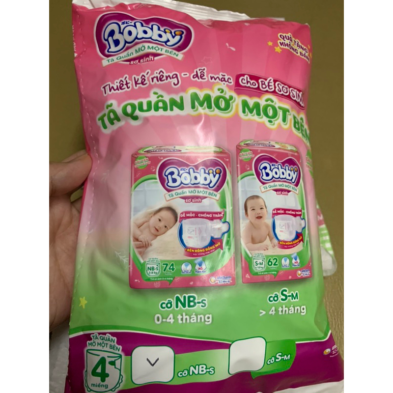 Tã quần Bobby mở 1 bên cho bé từ 3-8kg gói 4 miếng