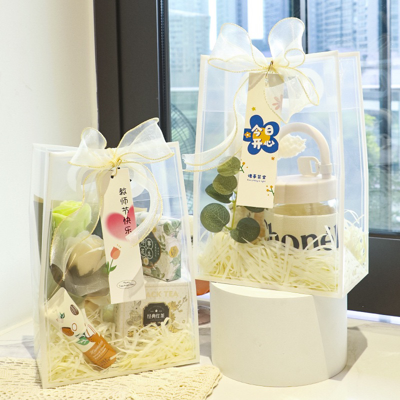 Túi đựng quà tặng nhựa PP trong suốt + rơm + nơ + tag + thiệp