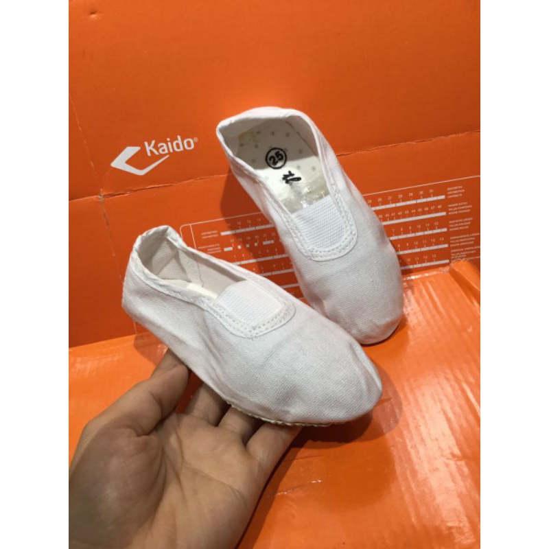 Giày ba ta đế trắng mỏng