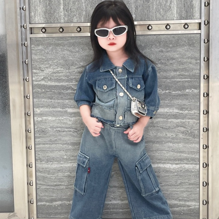 Set Áo Bò Kèm Quần Jeans Túi Hộp Cho Bé Gái WOWKIDS Dáng Rộng Cá Tính Cho Bé Từ 8-23kg
