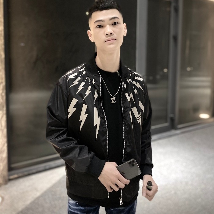 Áo khoác bomber zip nam nữ Neil Barrett vải gió in hoạ tiết hình tia sét trắng mặt trước bo ống 2 lớp AK70P