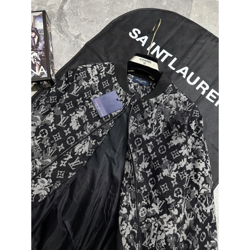 Áo Khoác Bomber LV Loang 2 Lớp Vải Bò Cao Cấp-Bomber Lv Loang Xanh Hàng Đẹp Chuẩn Form