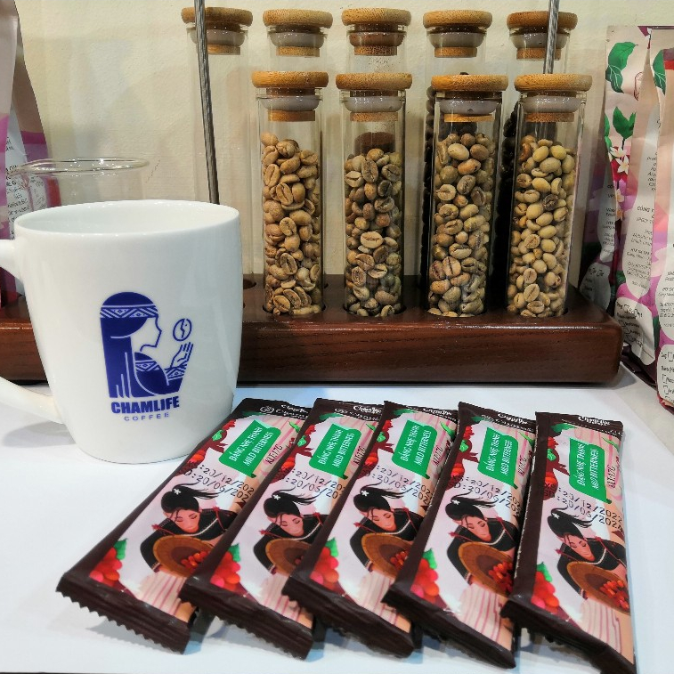 Cà Phê Hòa Tan 3 in 1 Chamlife Vị Đắng Nhẹ Thanh Hộp 255g x 15 gói