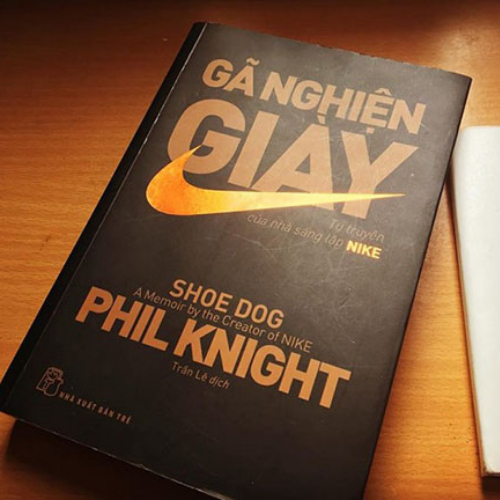 Sách - Gã nghiện giày
