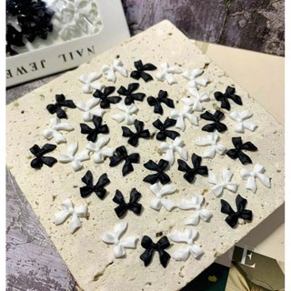 Charm nơ màu đen trắng-Đính móng tay nghệ thuật