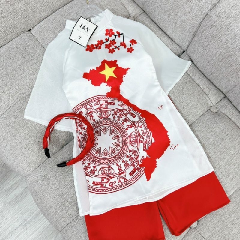 Áo dài cách tân in hình bản đồ, trống đồng Việt Nam