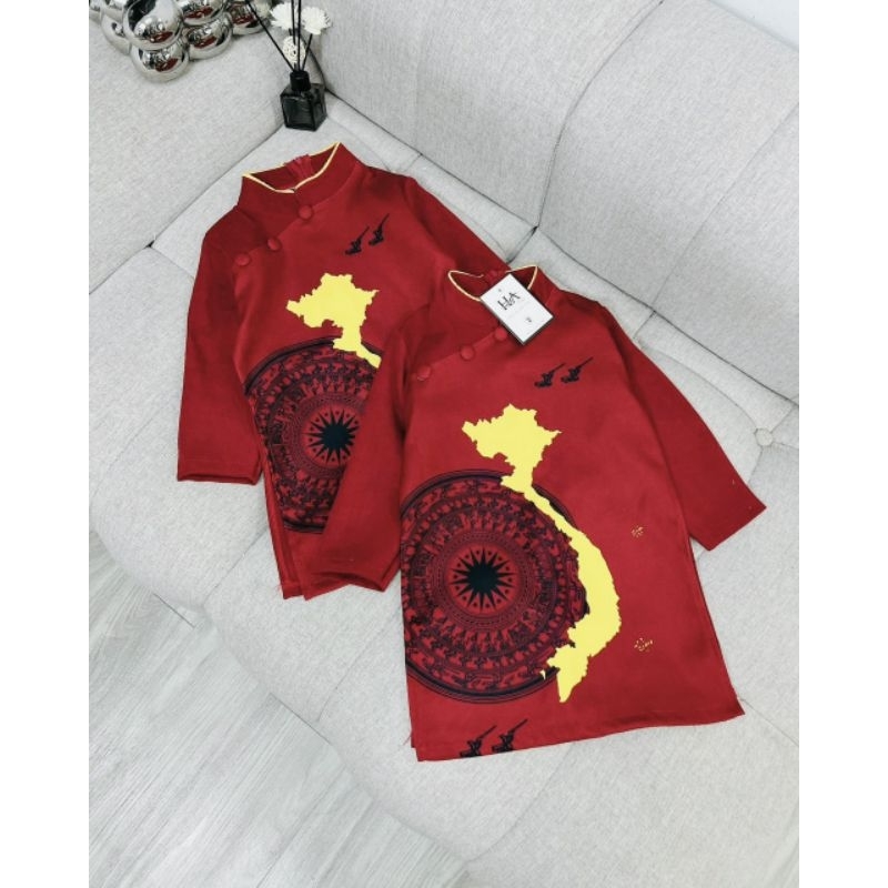 Áo dài cách tân in hình bản đồ, trống đồng Việt Nam