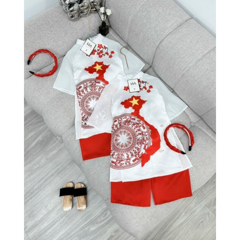 Áo dài cách tân in hình bản đồ, trống đồng Việt Nam