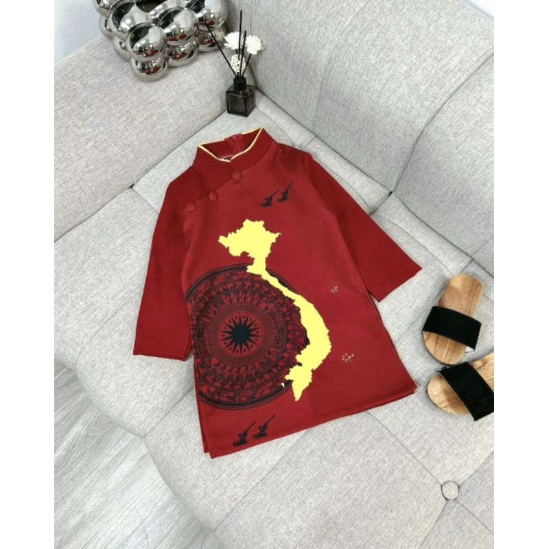 Áo dài cách tân in hình bản đồ, trống đồng Việt Nam