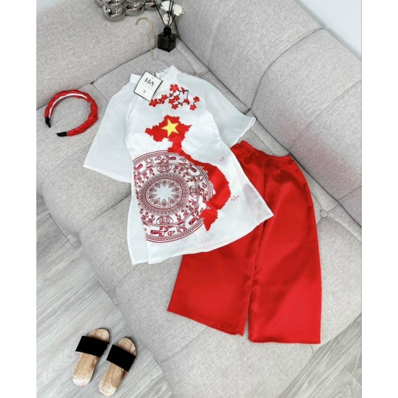 Áo dài cách tân in hình bản đồ, trống đồng Việt Nam