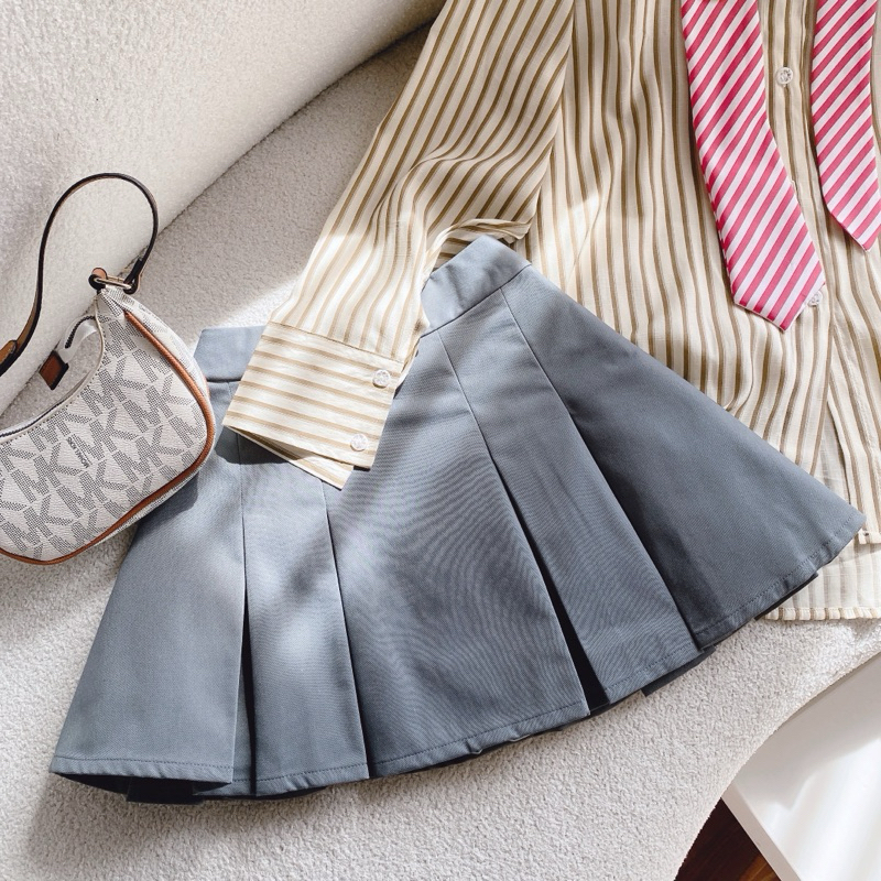 SET ÁO SƠ MI TAY DÀI SỌC PHỐI DÂY CỔ VÀ STICKER + CHÂN VÁY XOÈ XẾP LY XÁM