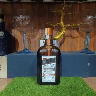 Vỏ chai rượu ngoại Cointreau Xuất xứ Pháp dáng vuông trưng bày decor mới 99%