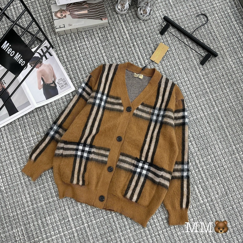 Áo len cardigan nâu phối kẻ đẹp mắt thời trang hàng QCL1